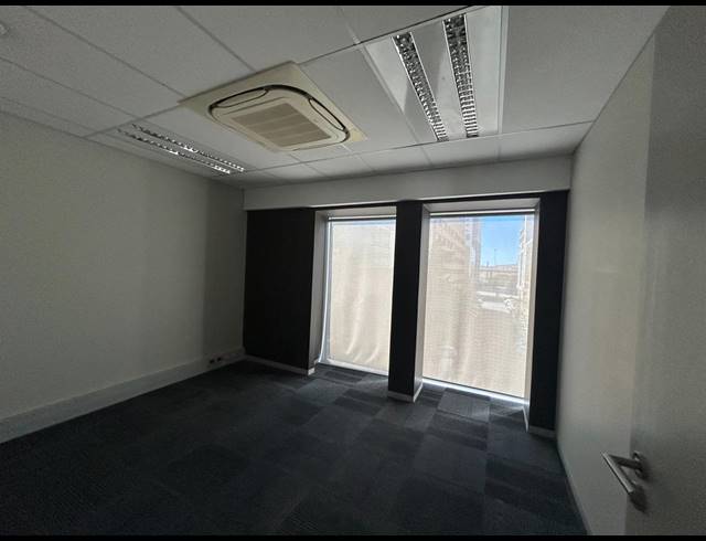 386.50M² BUILDING TO LET IN FORESHORE